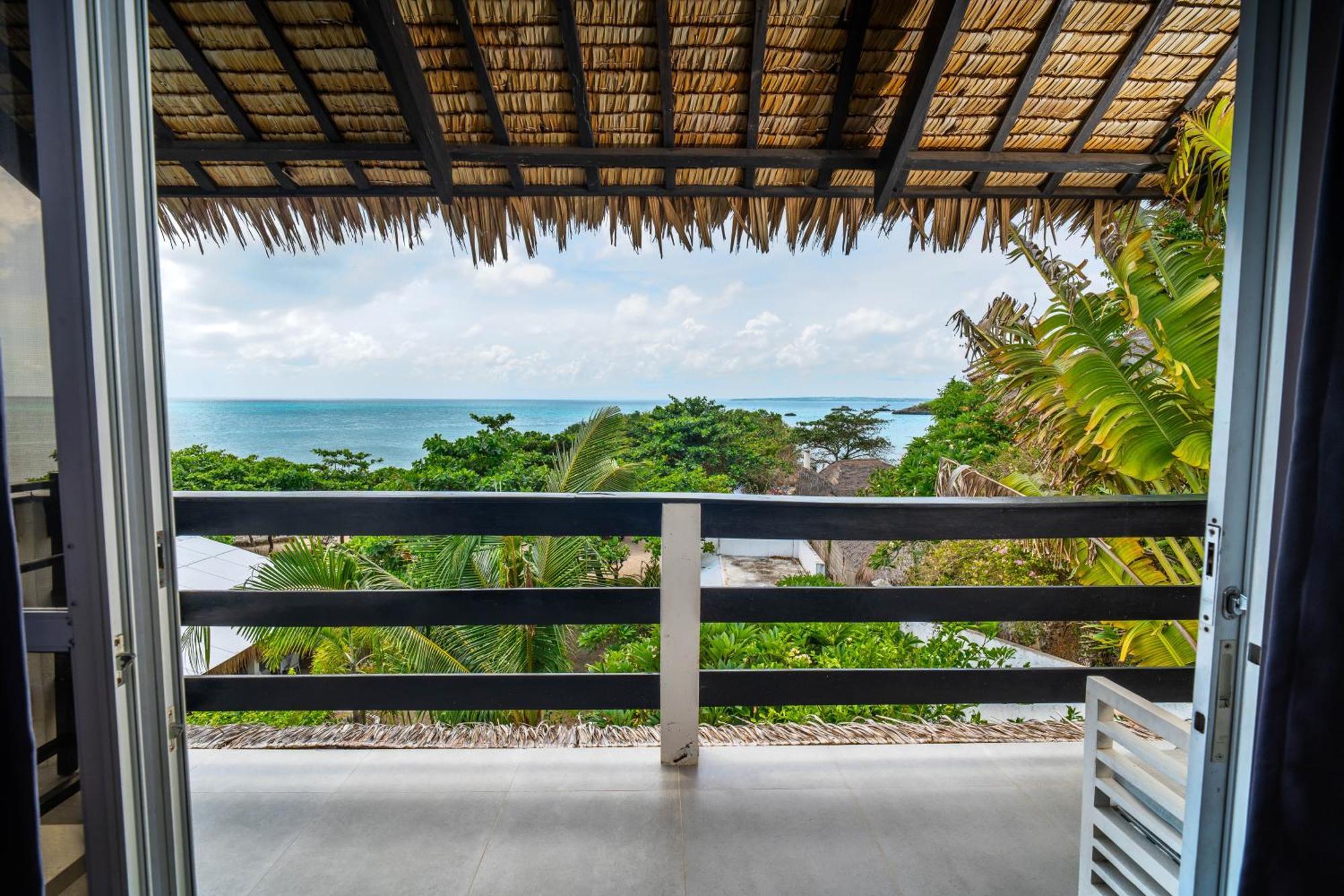 Blanco Beach Resort Malapascua Exterior photo